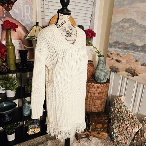 Acoa V- Neck Fringe Detail Acrylic, Chunky Stylish  Knitted Sweater. - Picture 6 of 13